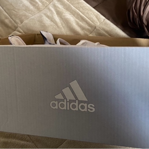 Adidas Ultraboost 22 running shoes - Picture 12 of 12